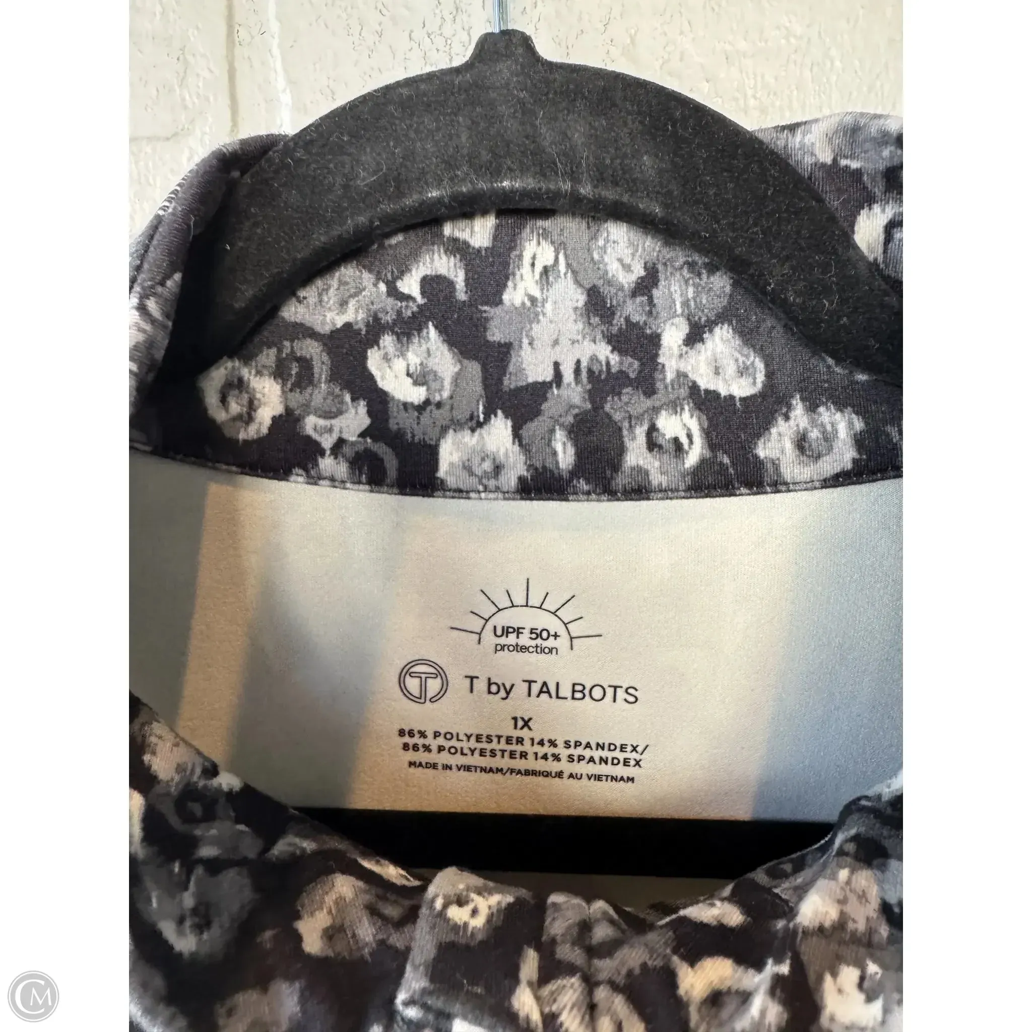 Athletic Top Long Sleeve Collar By Talbots In Black & Grey, Size: 1x