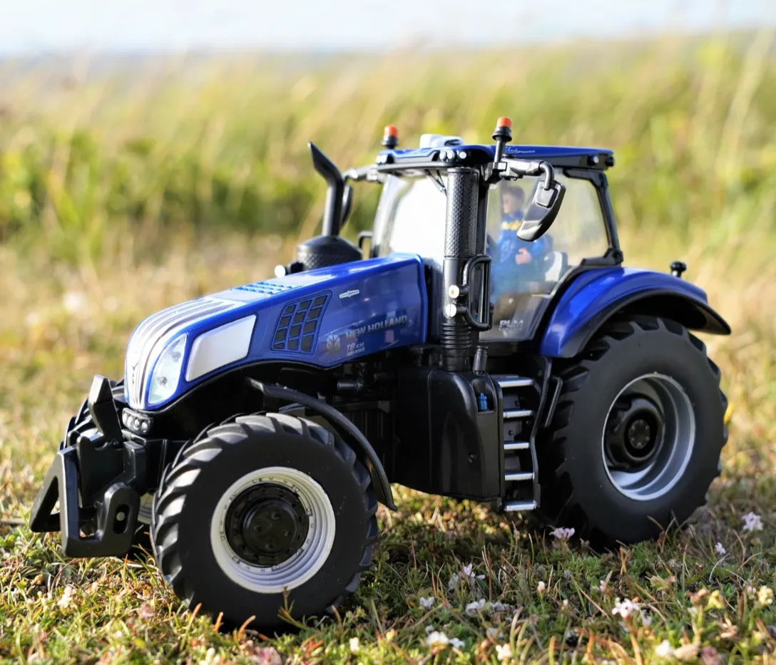 Britains New Holland T8.435 Tractor