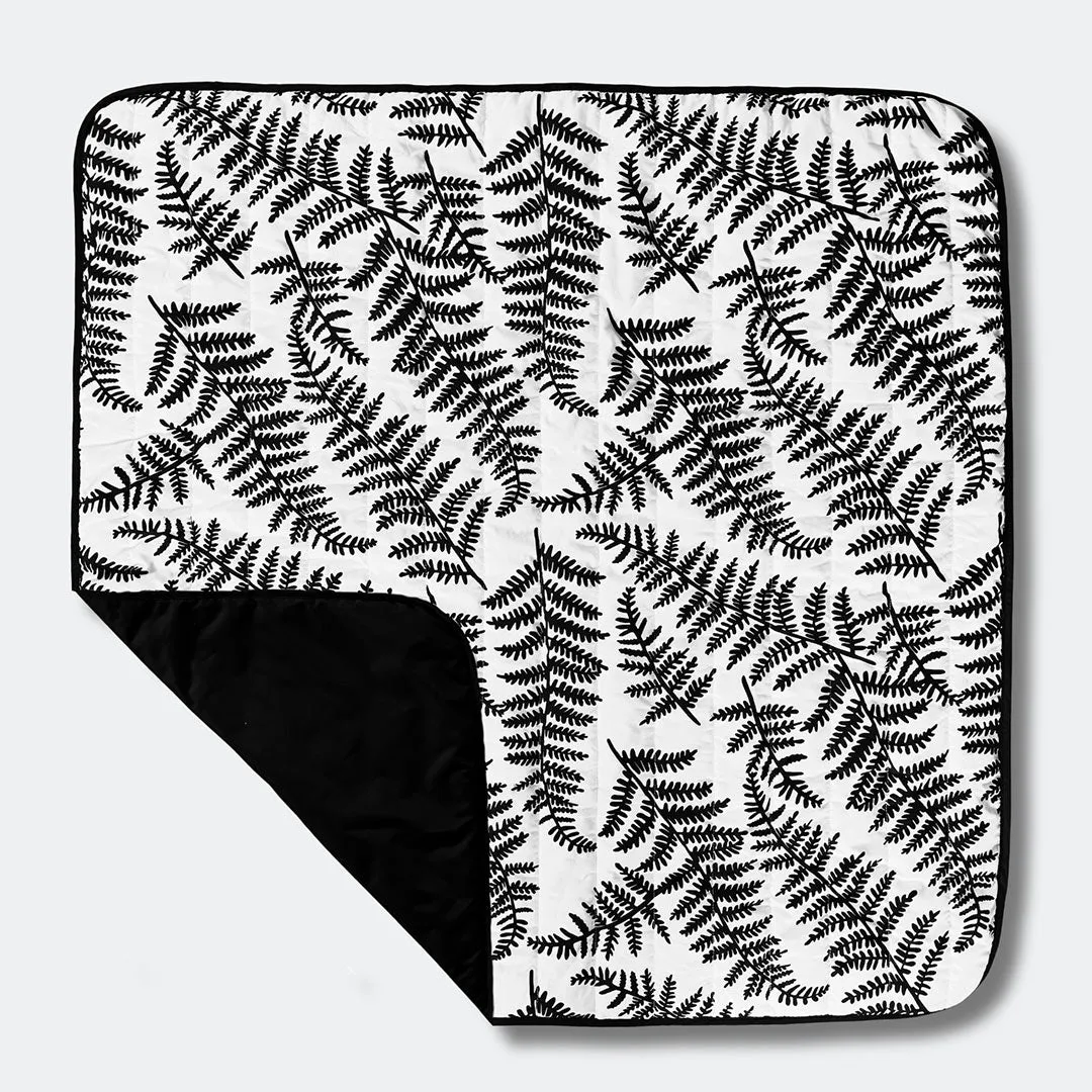 Etta Loves Outdoor Playmat - Black & White