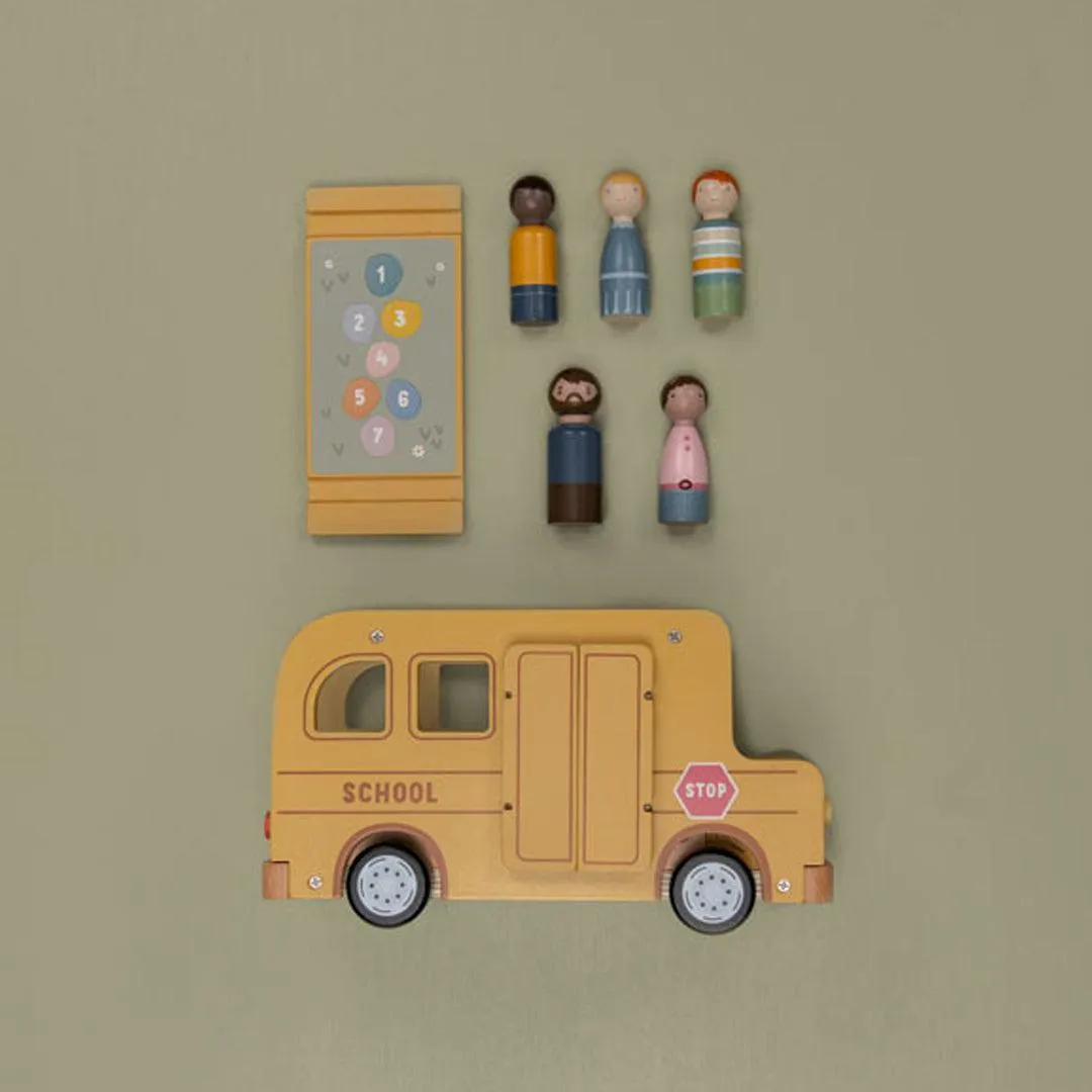 Little Dutch School Bus With Figures