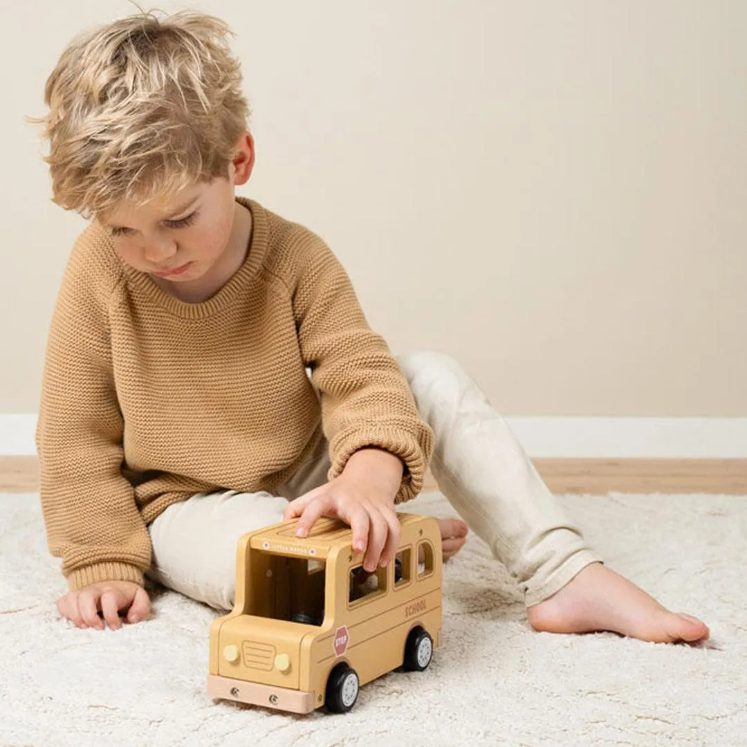 Little Dutch School Bus With Figures